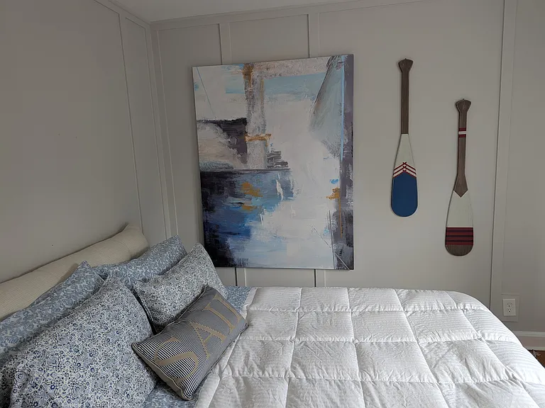 Queen streetside bedroom