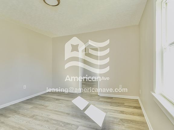 1056144_005_wm_-_living_room_13162940.jpg