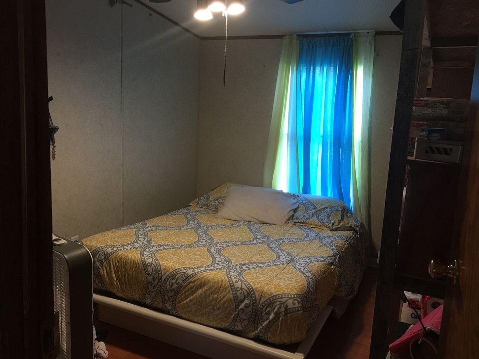 Middle bedroom