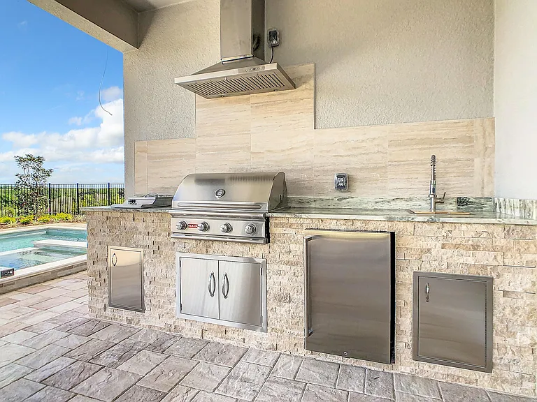15707 Vetta Dr — Photo 38
