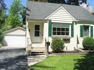 619 Wrightwood Ter, Libertyville, IL