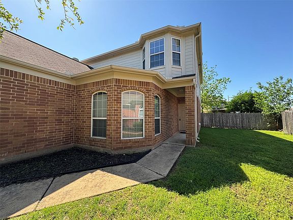 3rd image of 19543 Clevera Walk Ln