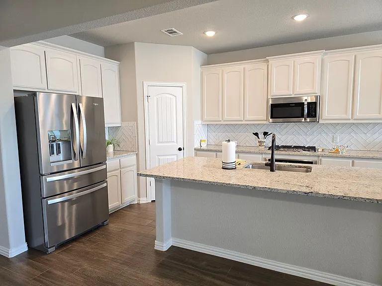 7608 Rothbury Dr — Photo 6