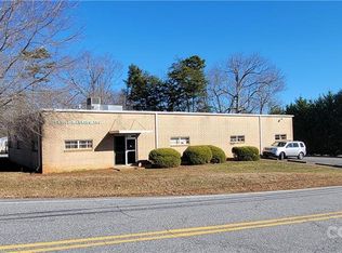 1811 8th Ave NW, Hickory, NC 28601