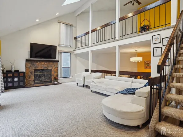 14 Linda Ln, Edison, NJ 08820