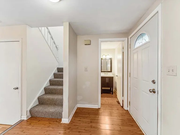 527 Winston Ln — Photo 7