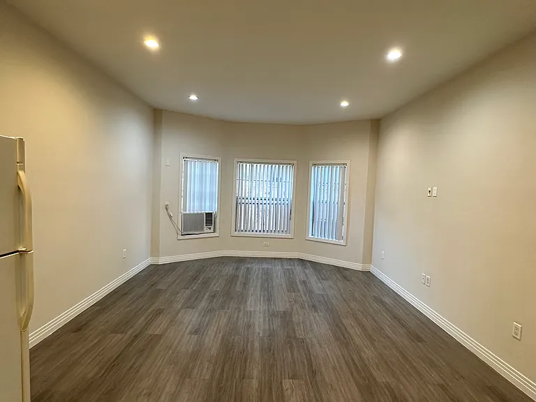 3192 W 7th St — Photo 13