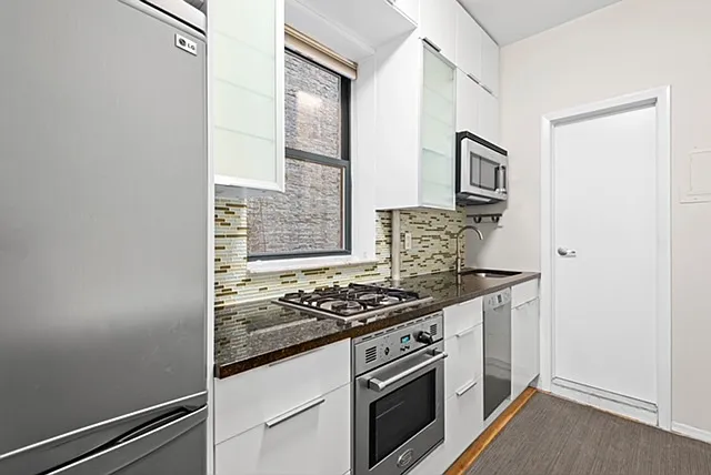 28 Perry St #3E — Photo 6