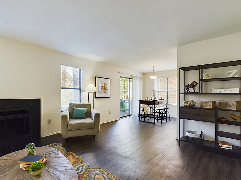 Stoney Brooke Apartments — Photo 10