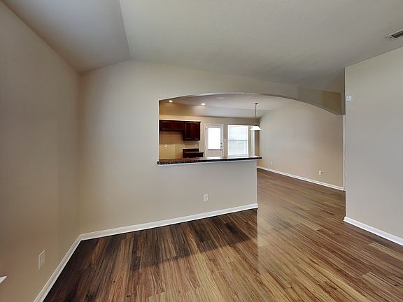 3rd image of 5052 Glen Eden Dr