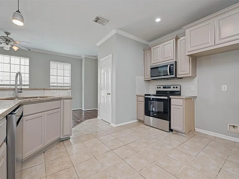 7816 Stoneyway Dr — Photo 22