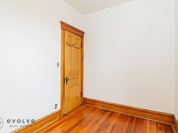 4th image of 1820 N Fremont St #3R