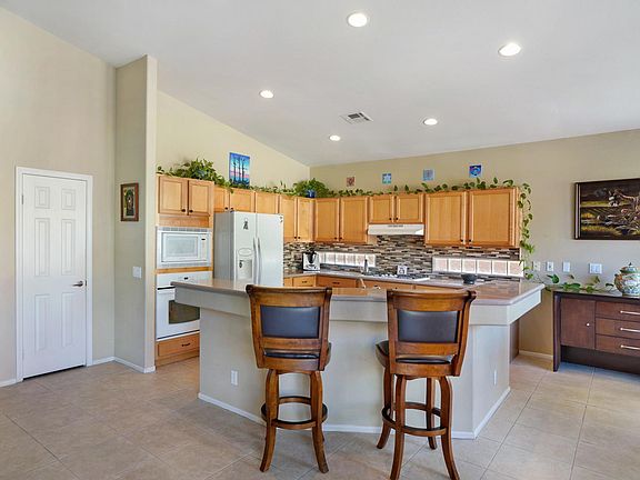 4th image of 79538 Dandelion Dr