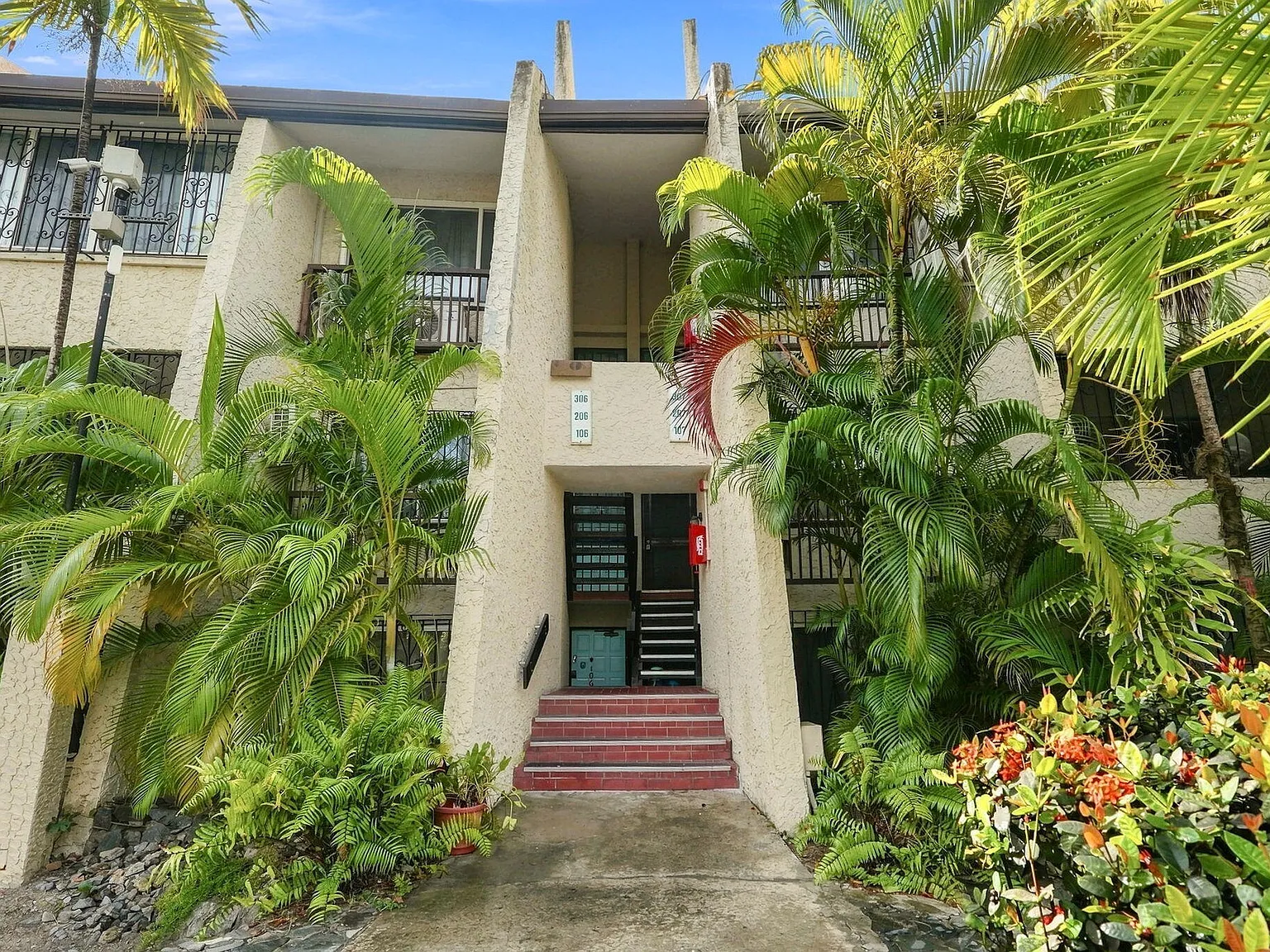 2 bed, 1200 sqft, $2,700 — Photo 3