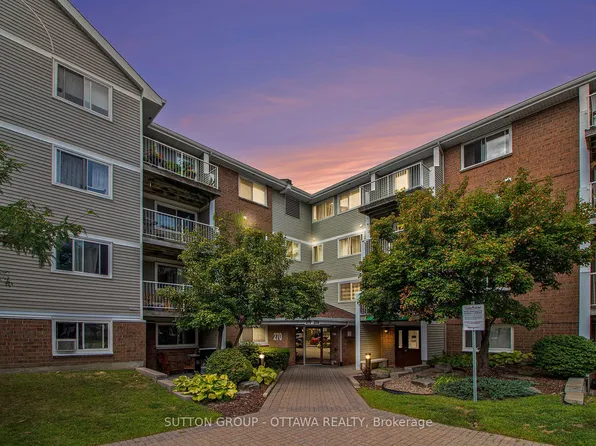 270 Brittany Dr #314, Ottawa, ON K1K 4M3