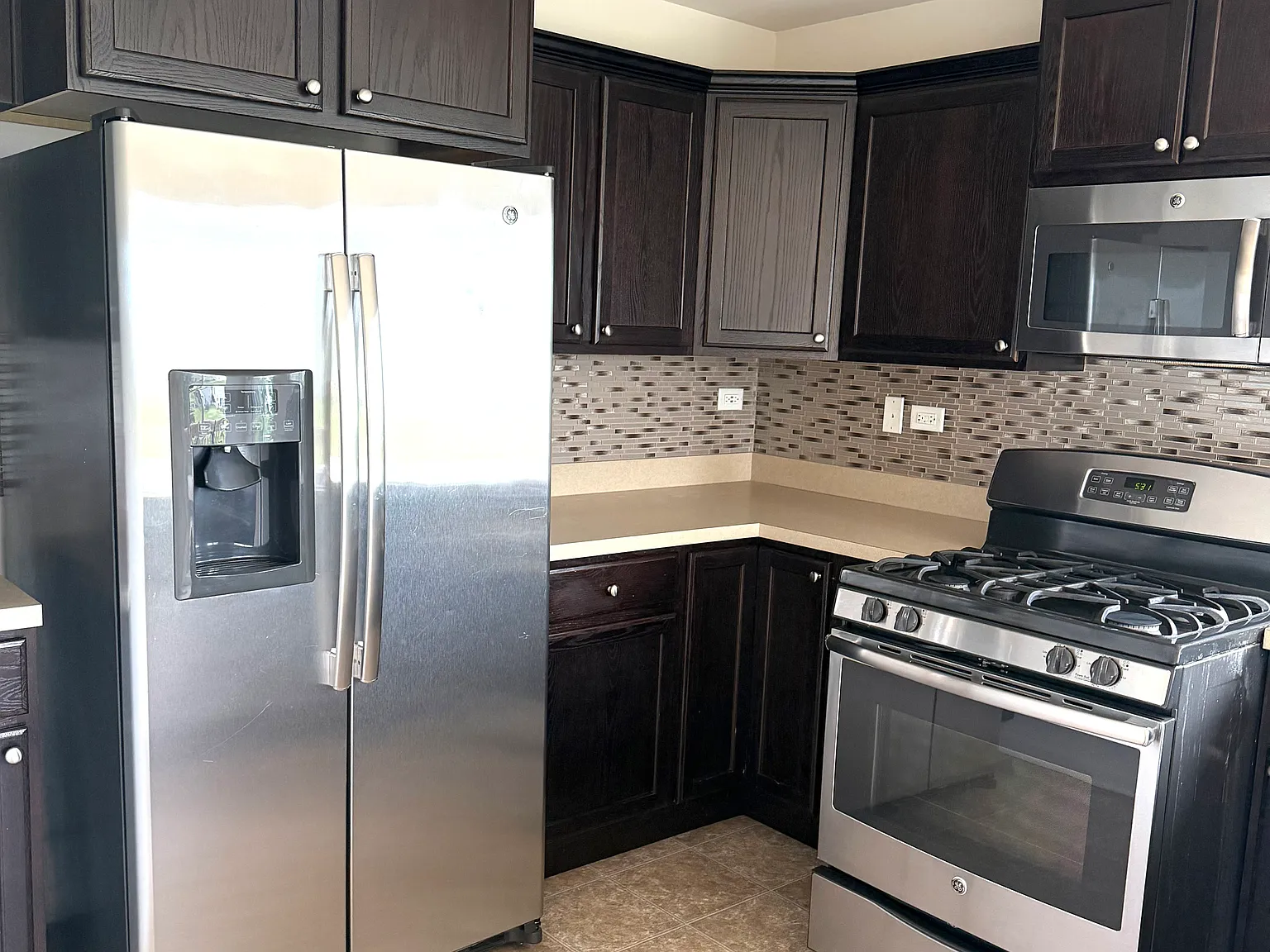 3 bed, 2.5 bath, 1757 sqft, $2,800 — Photo 2