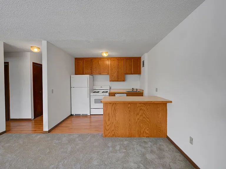 4320 36 1/2 St W — Photo 14