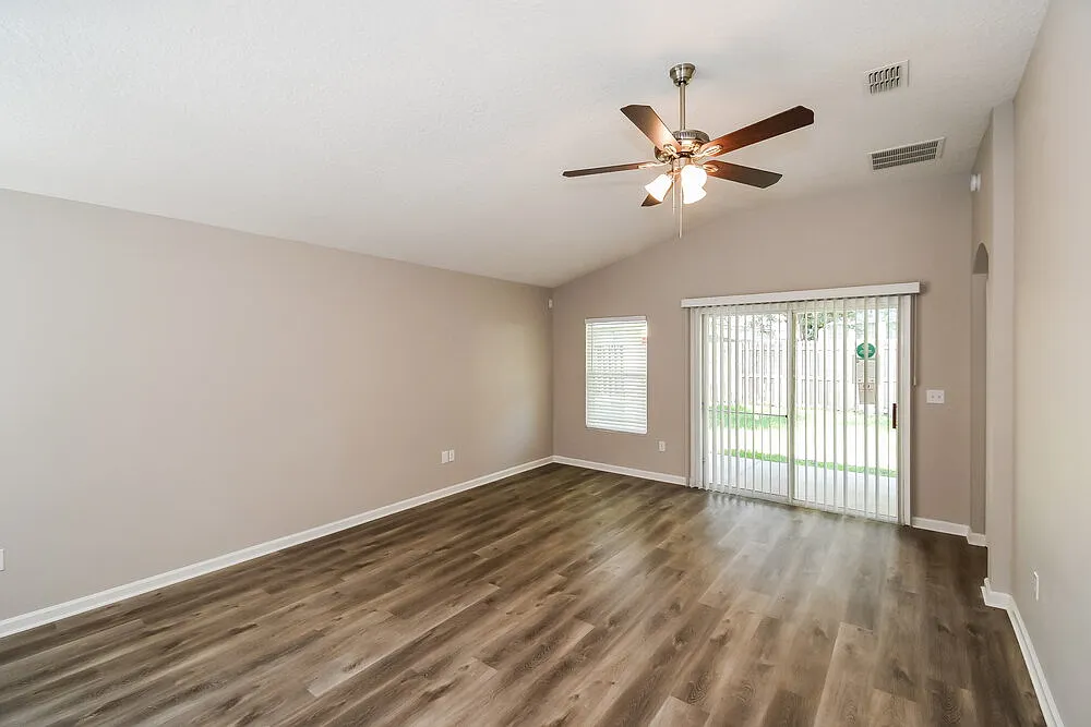 4 bed, 2.0 bath, 1780 sqft, $2,060 — Photo 3