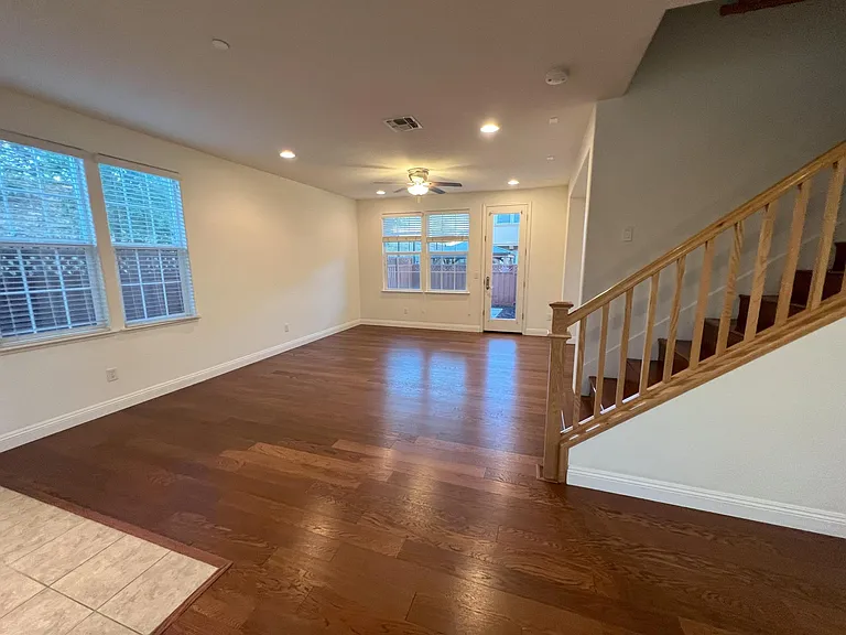 906 Bullion Ln — Photo 4