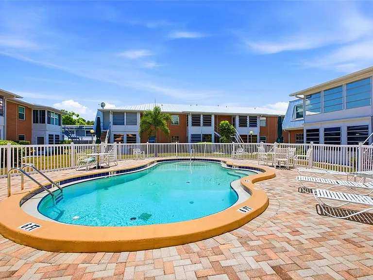 22333 Edgewater Dr #C2 — Photo 40