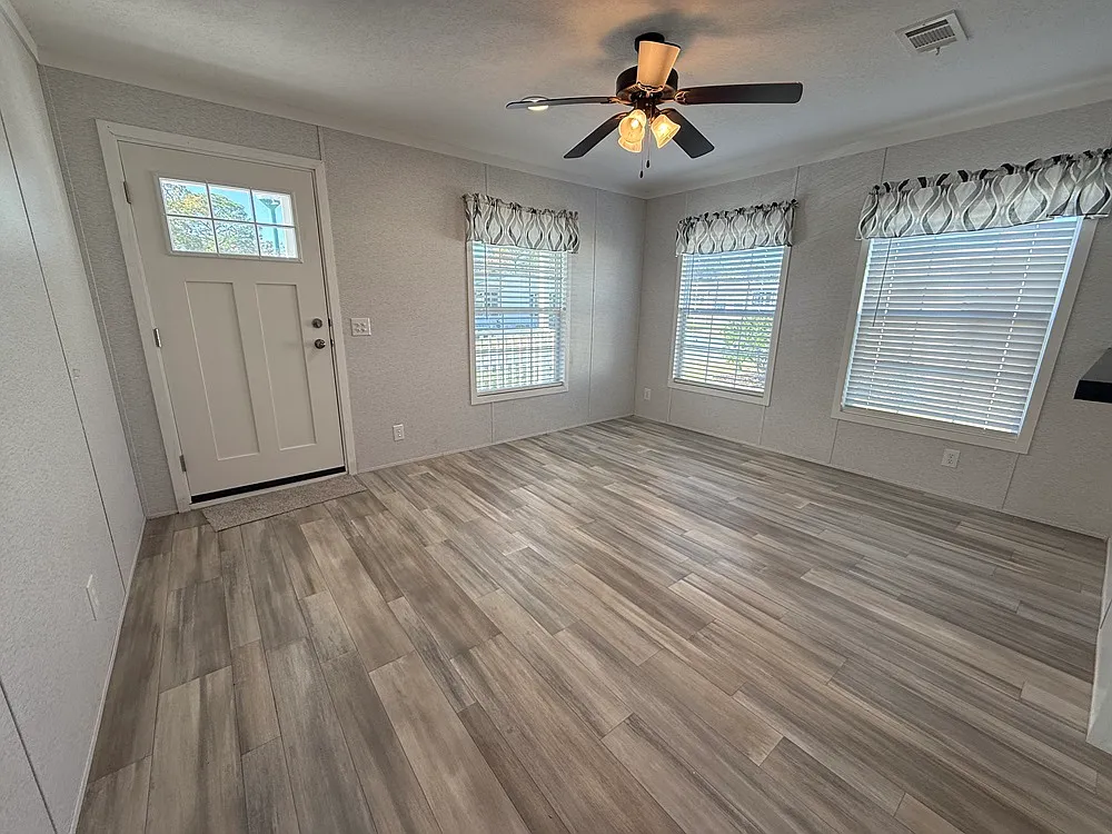 2 bed, 2.0 bath, 900 sqft, $2,500 — Photo 2