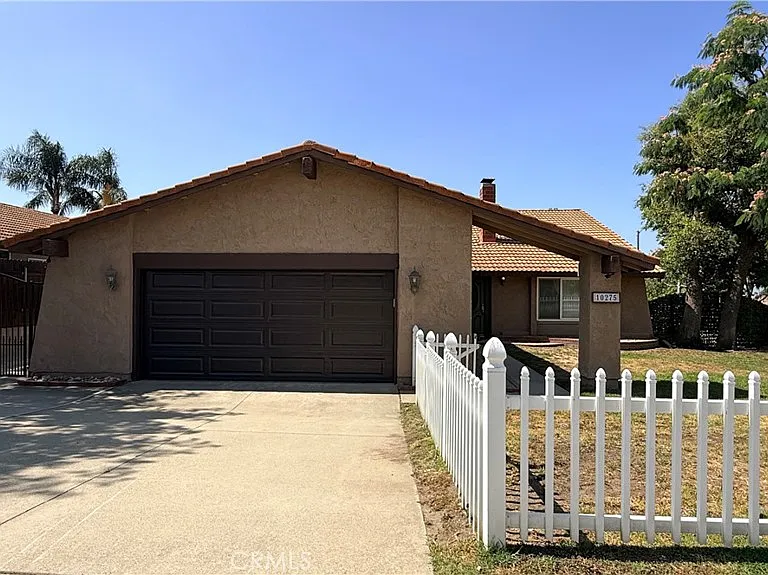 10275 Banyan St — Photo 1