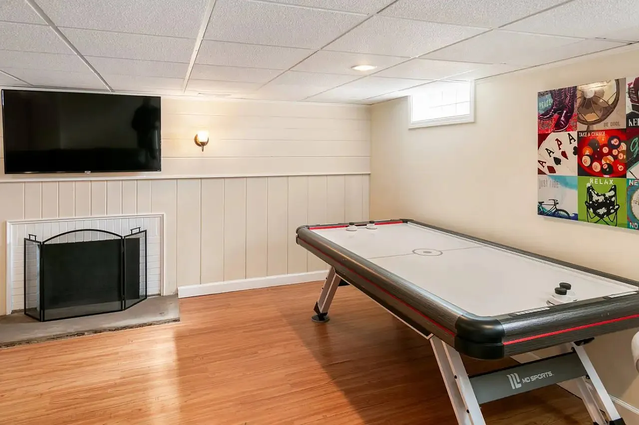 5 bed, 1950 sqft, $6,500 — Photo 2