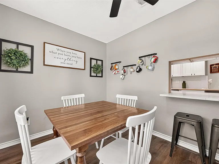 1005 Avenue D — Photo 11
