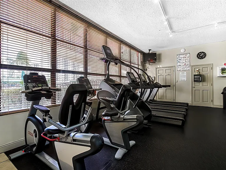 800 Parkview Dr #901 — Photo 39