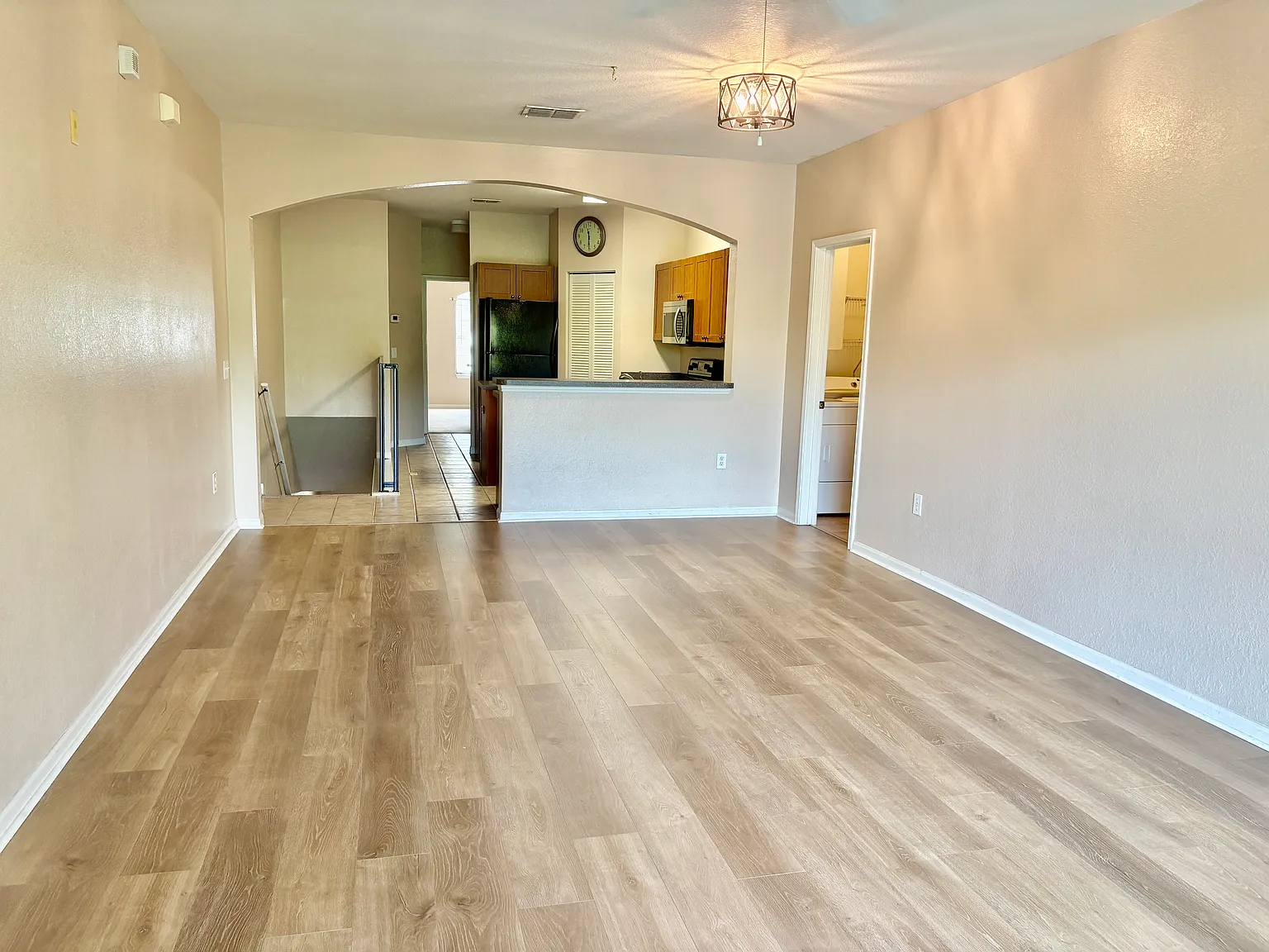 2 bed, 1165 sqft, $2,400 — Photo 4