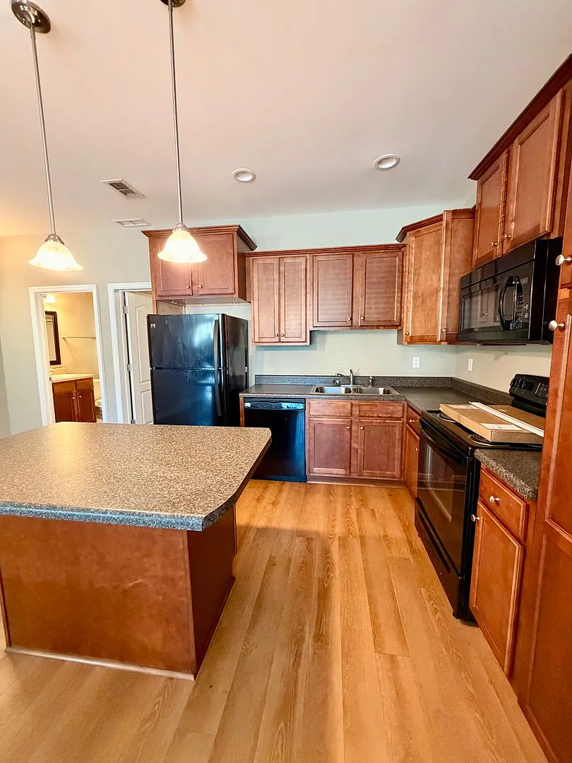 Modern 3/3 Condo | Prime Tallahassee Location — Photo 3