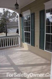 Covered Porch : You can sit here in the shade and enjoy the nice summer days.
