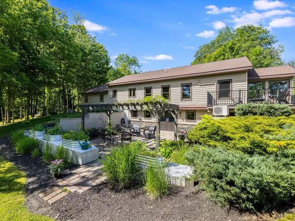 15 Glen Road, Enfield, NH 03748