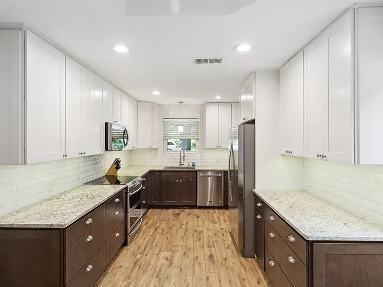 3008 Kirby Dr — Photo 5