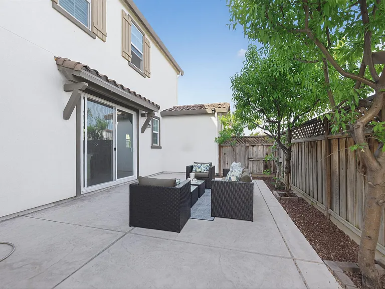 1005 S Fowler Ln — Photo 10