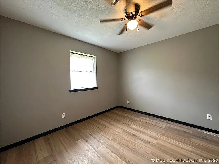606 Northwest St — Photo 16