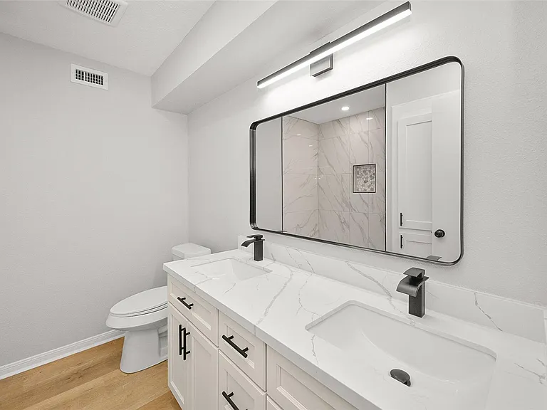 1803 S Park St — Photo 19