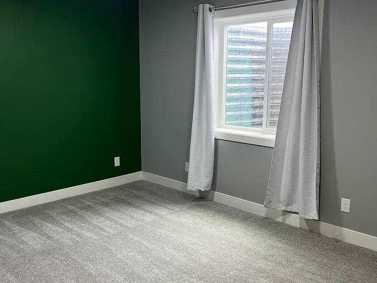 685 W Roxbury St — Photo 17