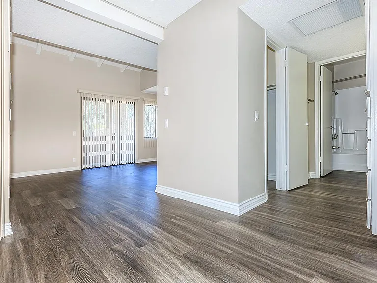 Raintree Apartment Homes — Photo 20