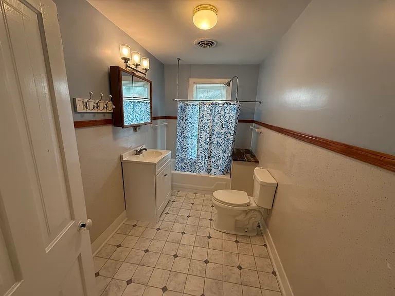 318 W Gay St #B — Photo 7