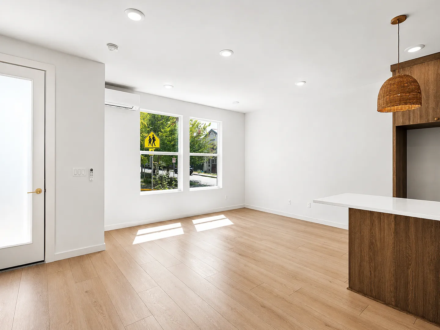 L0676 - SE Morrison Triplex — Photo 4
