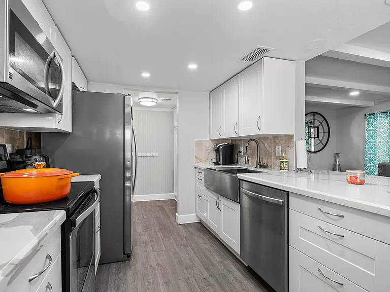 648 E Tam Oshanter Dr — Photo 9