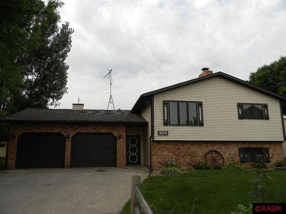 1st image of 325 Emmerich St NE