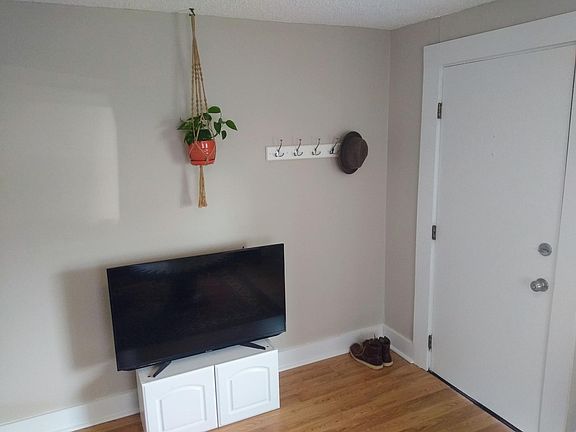3rd image of 3468 W Gill Pl