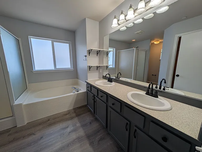 2233 Wallace Loop — Photo 28