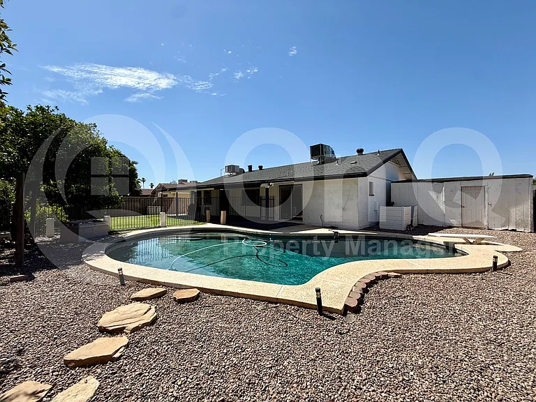 2439 E Elmwood St — Photo 27