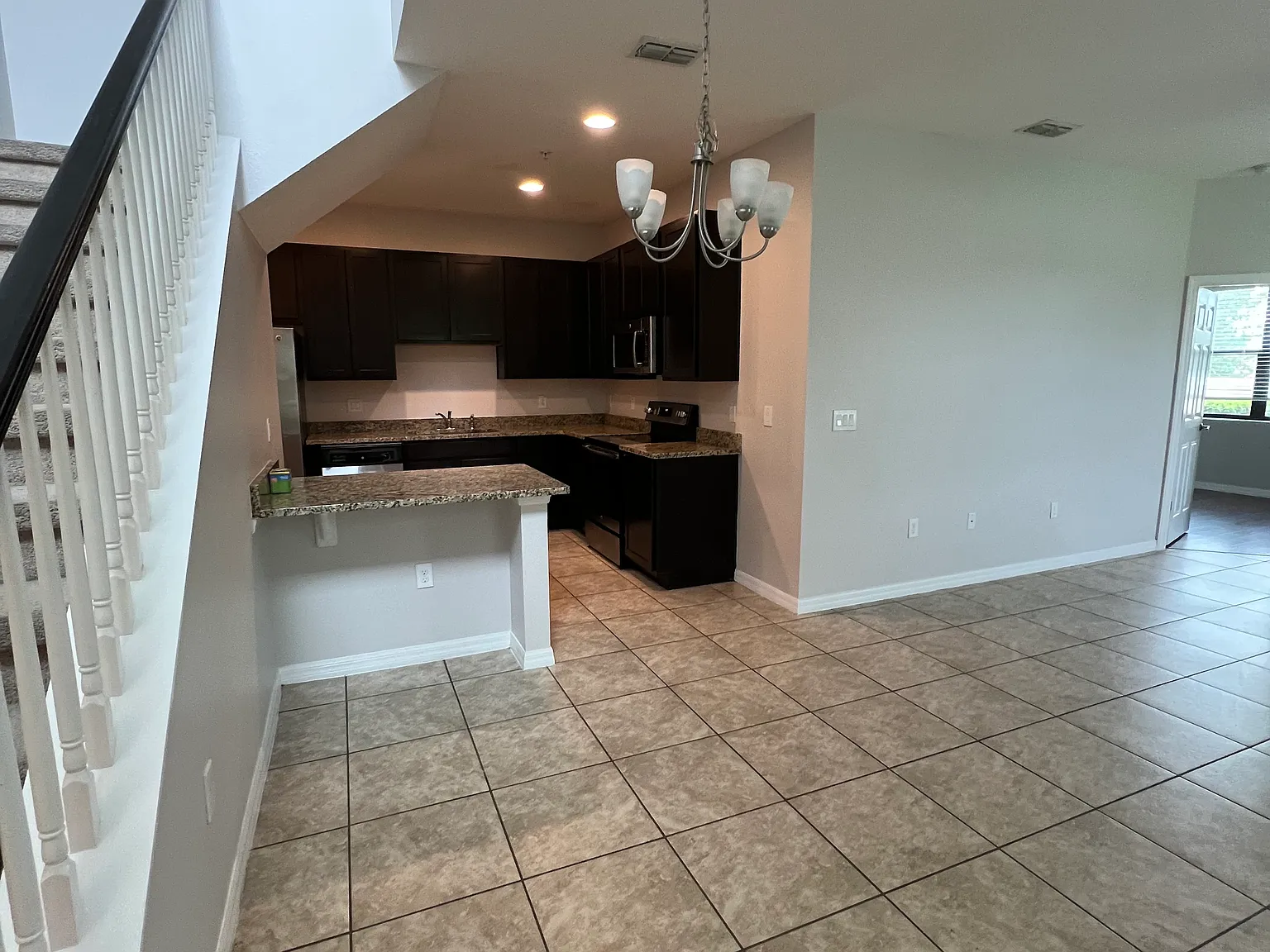 4 bed, 2.5 bath, 1615 sqft, $2,250 — Photo 4
