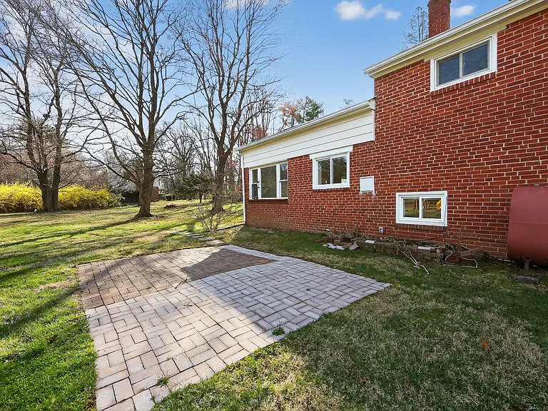 1567 Sugartown Rd — Photo 27