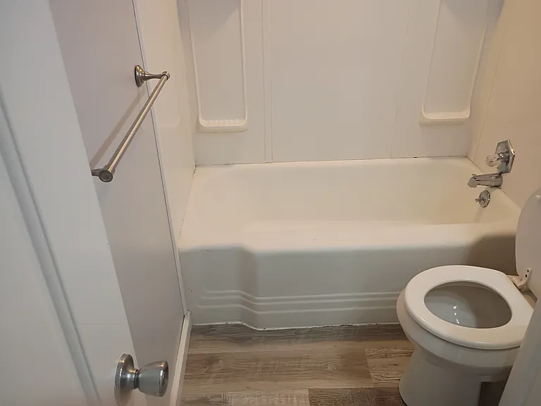 1624 Elm Rd NE — Photo 5