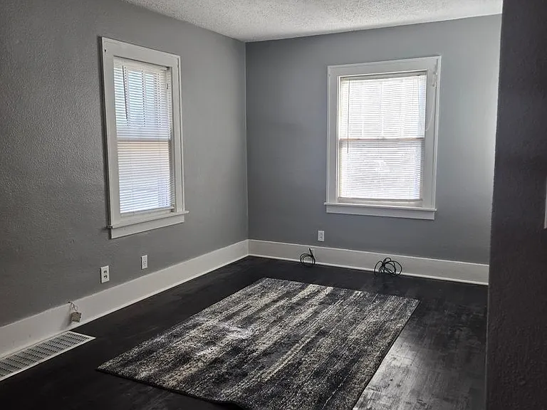 117 N Spring St — Photo 17